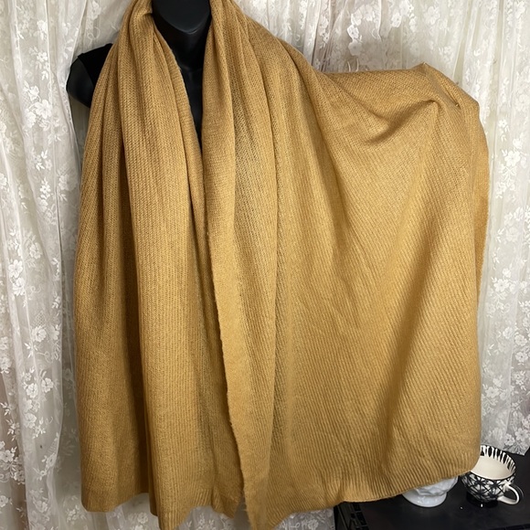 Wrapped in Yards of Warmth & Prettiness. Perfect Camel Colour. Knit Scarf - Picture 1 of 9